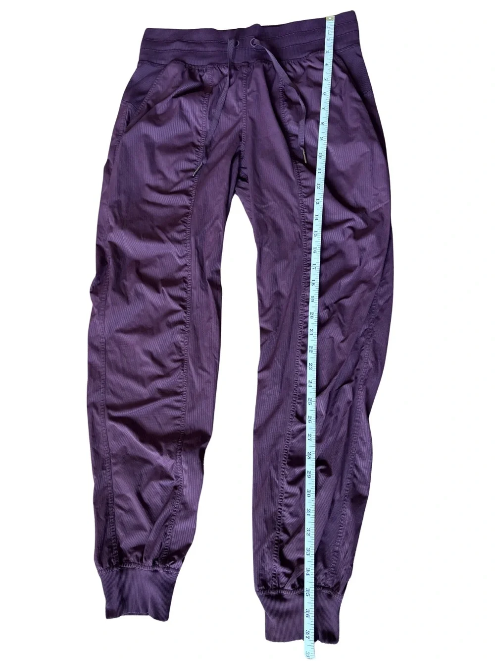 Lululemon Studio mid-rise Jogger size 6 color purple